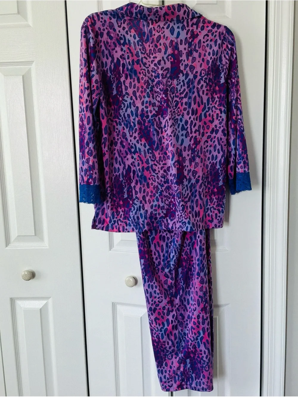 Women’s Rhonda Shear Purple/Blue Leopard Print Pajama Set Top and Pants Size M